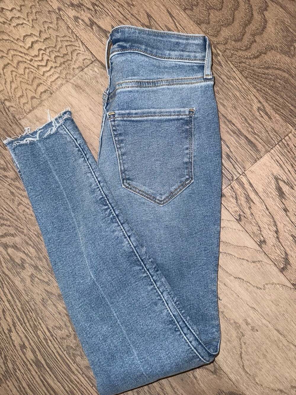 Old Navy Extra High-Rise Rockstar Super Skinny Secret Smooth Jeans Size 2
